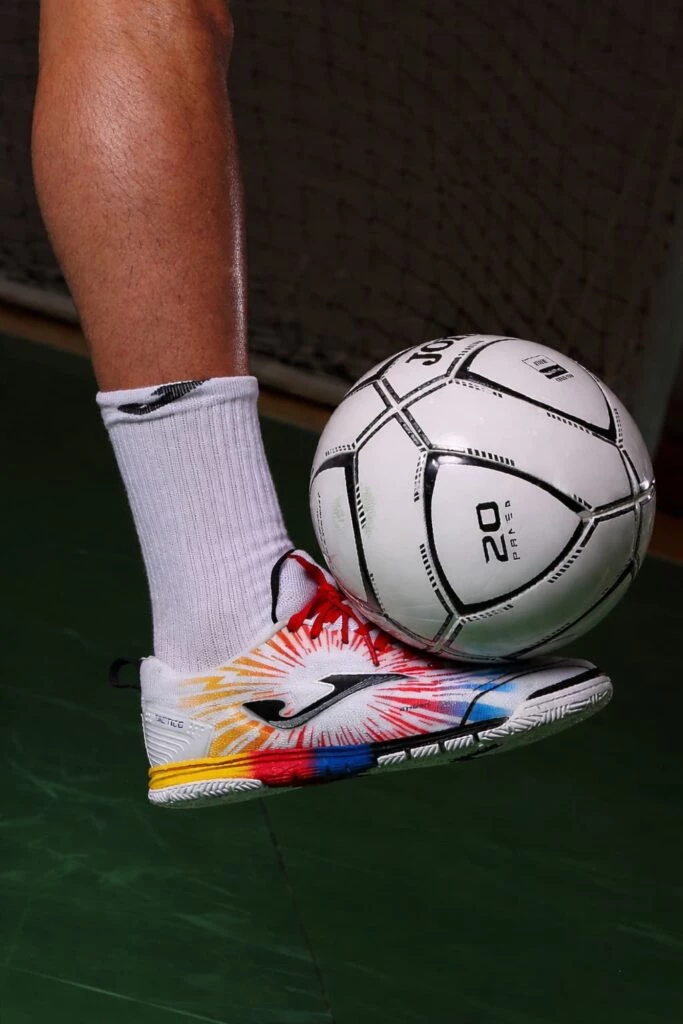 Футбольная обувь и кроссовки Joma